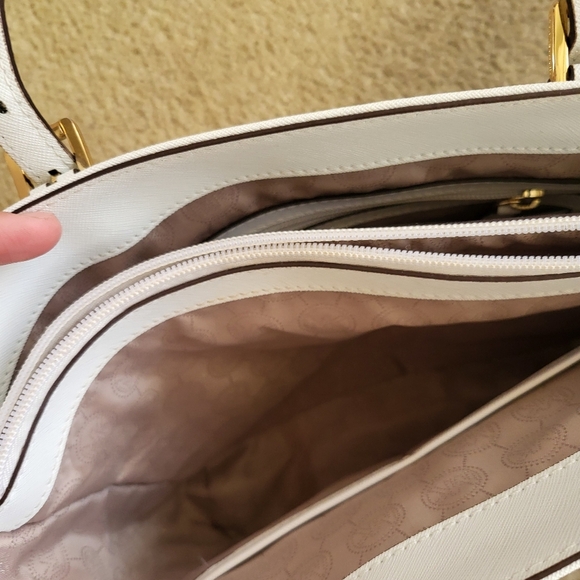 MICHAEL KORS Elegant White Tote Bag - Picture 5 of 8